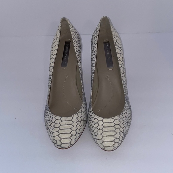 BCBGMAXAZRIA Snake Pattern Gray White Cream Pumps - Picture 2 of 13